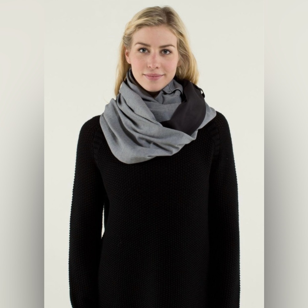 Lululemon Vinyasa Scarf Rulu Black Gray Snap Closure